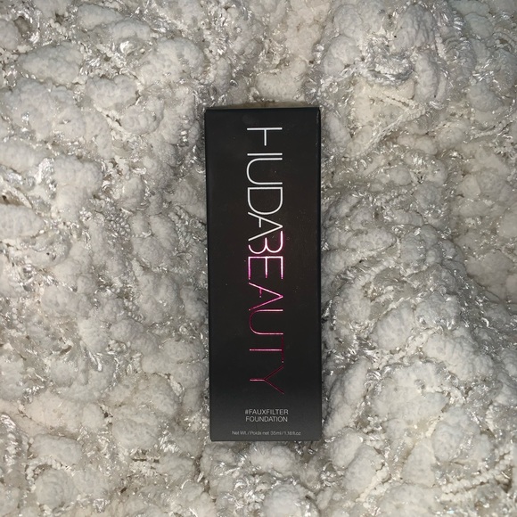 HUDA BEAUTY - Picture 1 of 2
